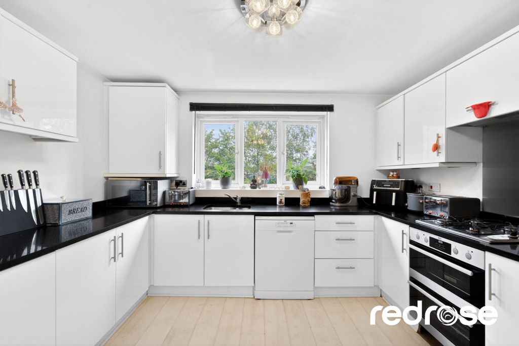Property photo 2 of 19 Web_8 Hazelmere Ave-21-2500Px