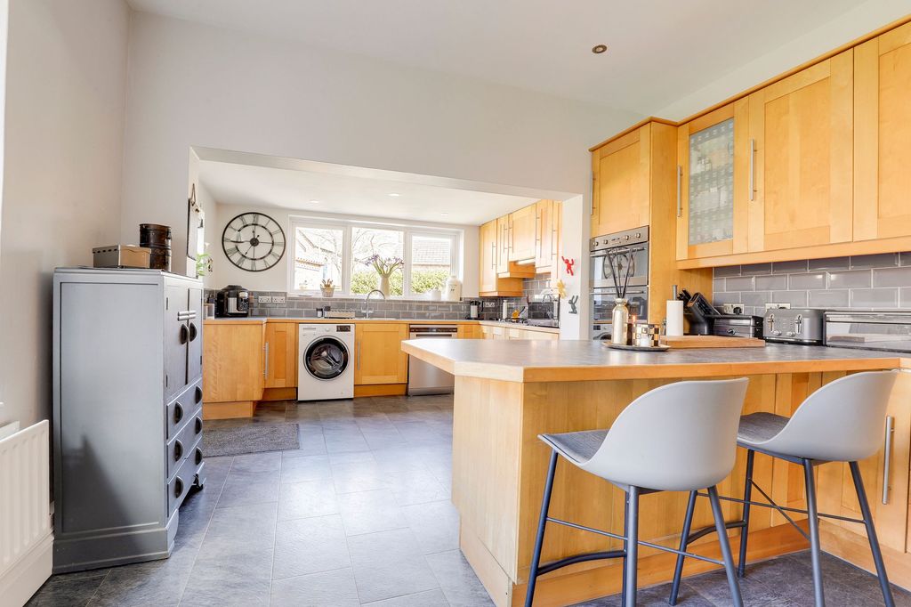 Property photo 3 of 39