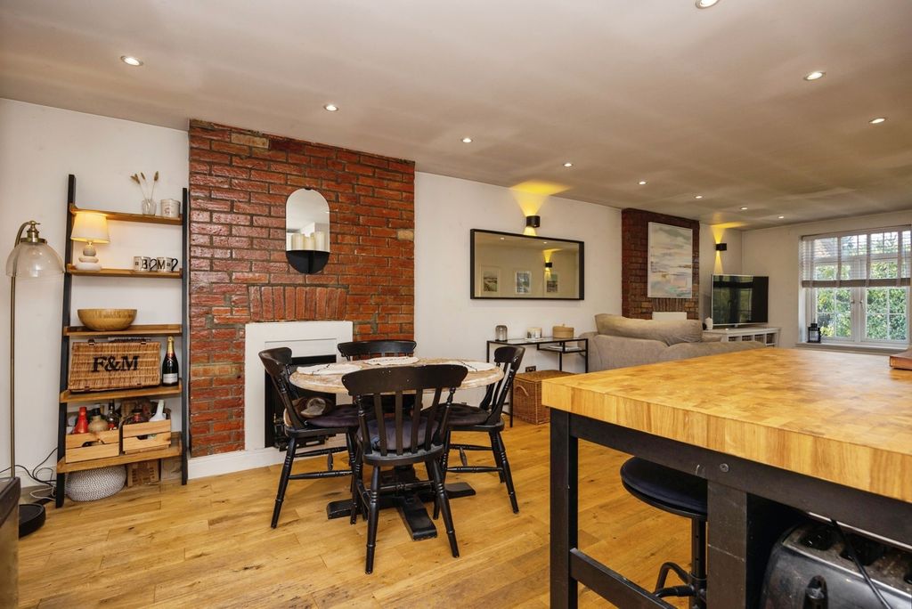 Additional image 21 of 2 bed flat for salePortsmouth Road, Milford, Godalming, Surrey GU8