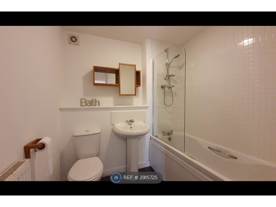 Property photo 3 of 8 Bathroom