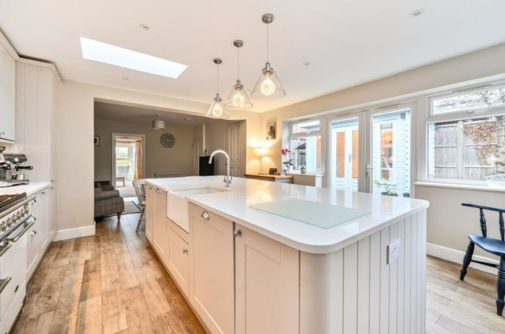 Property photo 2 of 20