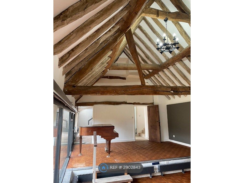 Property photo 3 of 18 Piano Lounge 1