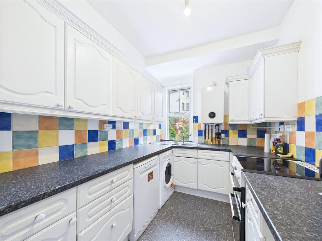 Property photo 3 of 14 Three Bed-Room Maisonette - 3.Jpg