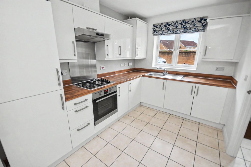 Property photo 2 of 14 Kitchen