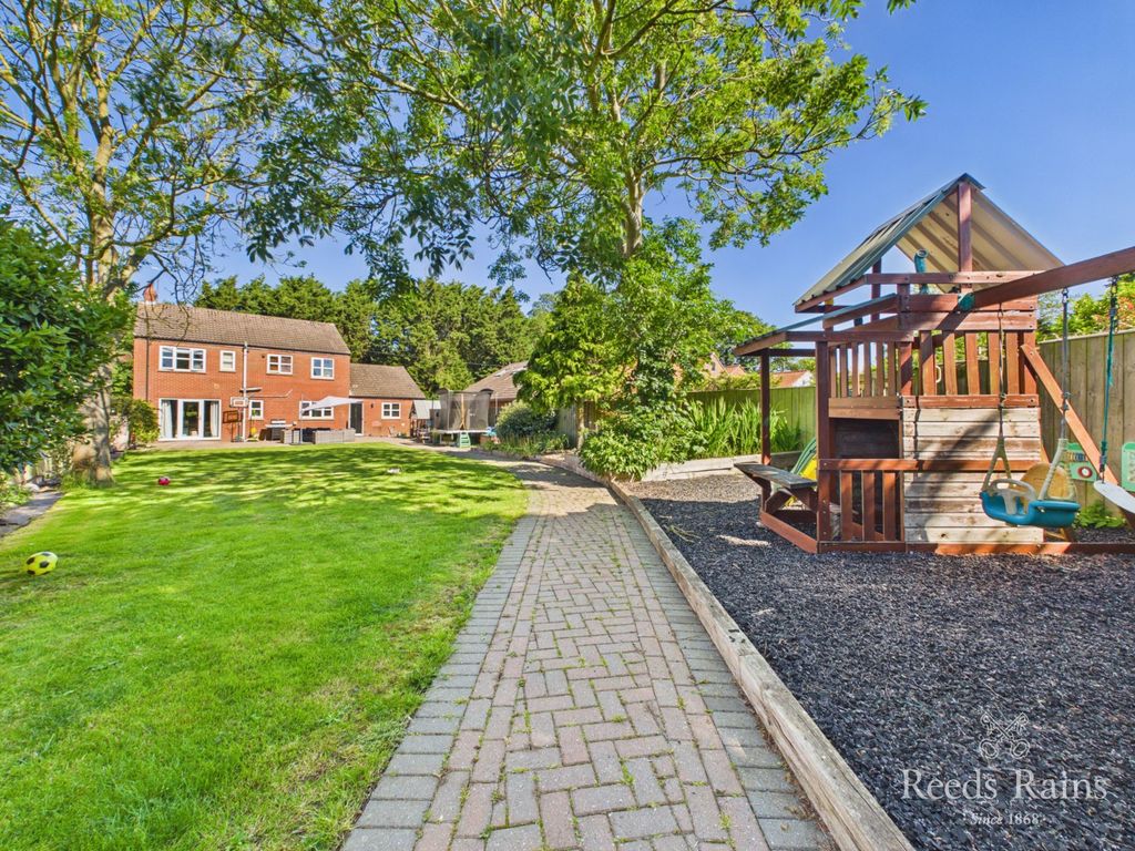 Property photo 2 of 33 Rear Garden