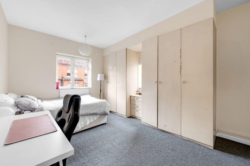 Property photo 2 of 11 1779913