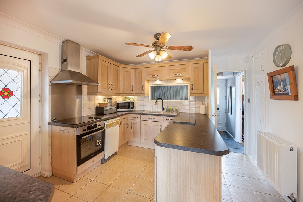 Property photo 2 of 16