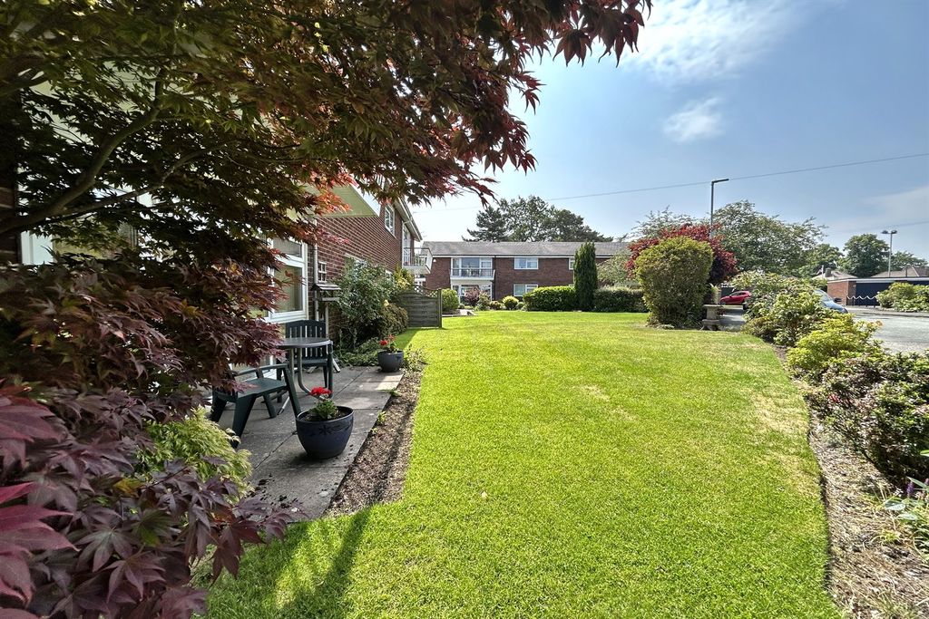 Property photo 3 of 15 Private Garden