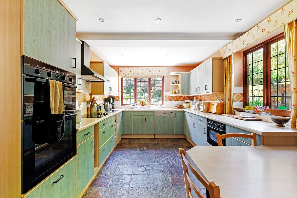 Property photo 2 of 18 Kitchen
