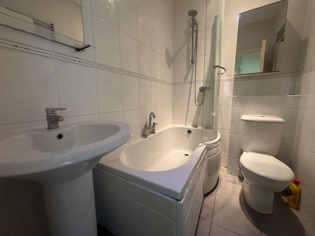 Property photo 1 of 7 Bathroom