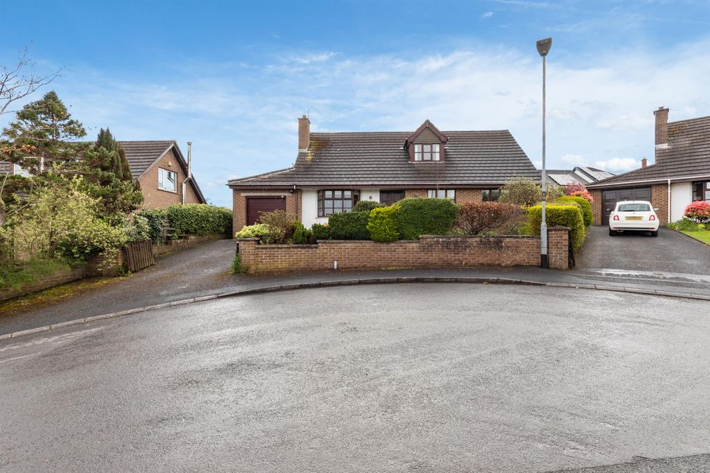 Property photo 2 of 35 16 Rowallane Dale 03.Jpg