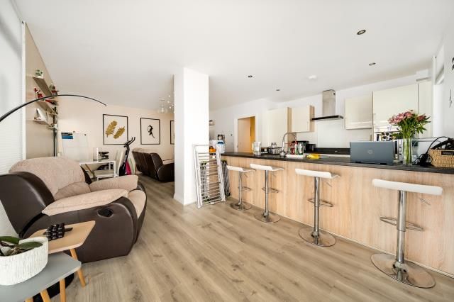 Property photo 1 of 22 Open Plan Kitchen/Li