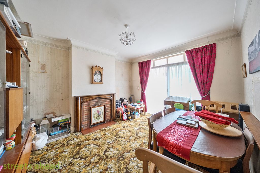 Property photo 3 of 18 1F4F2B14-7A13-4ce...