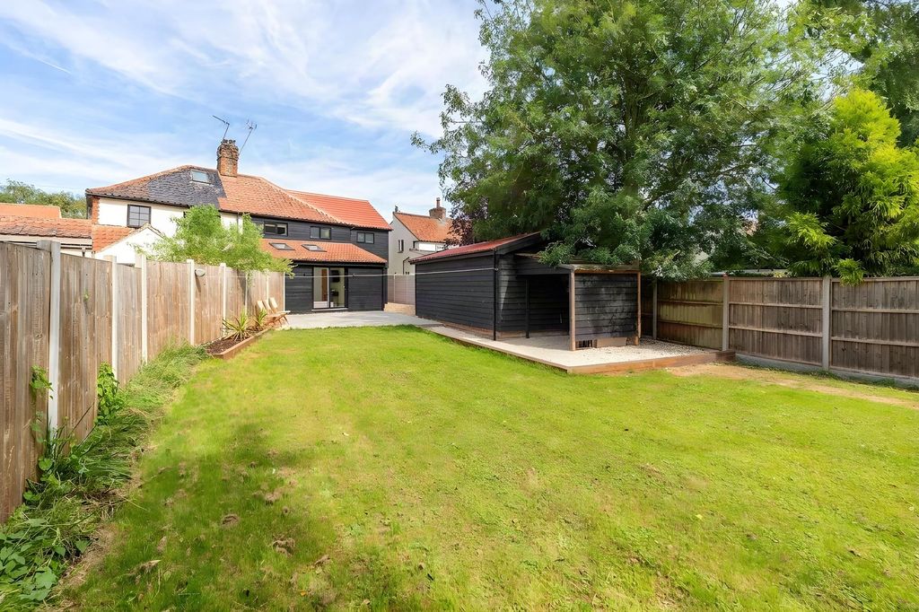 Property photo 2 of 23