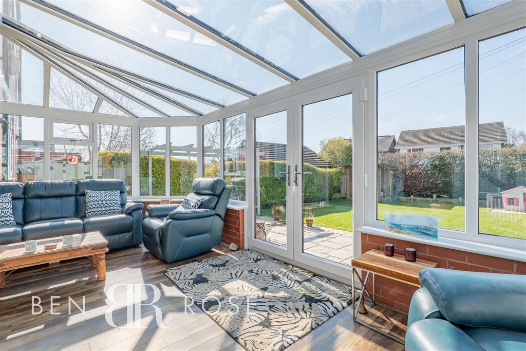 Property photo 3 of 39 Conservatory