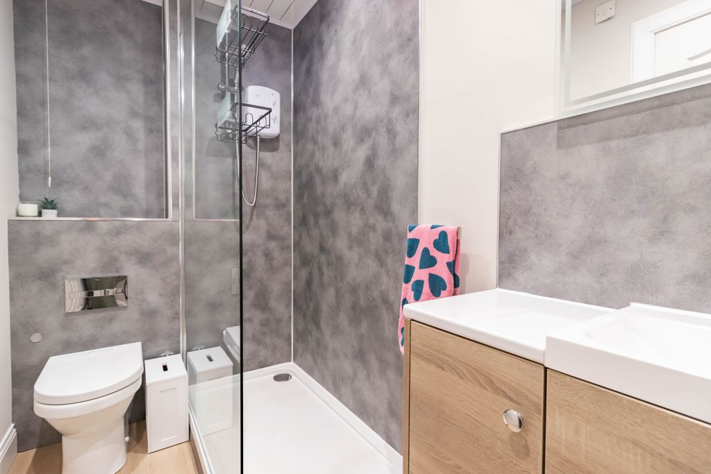 Property photo 3 of 19 Shower Room