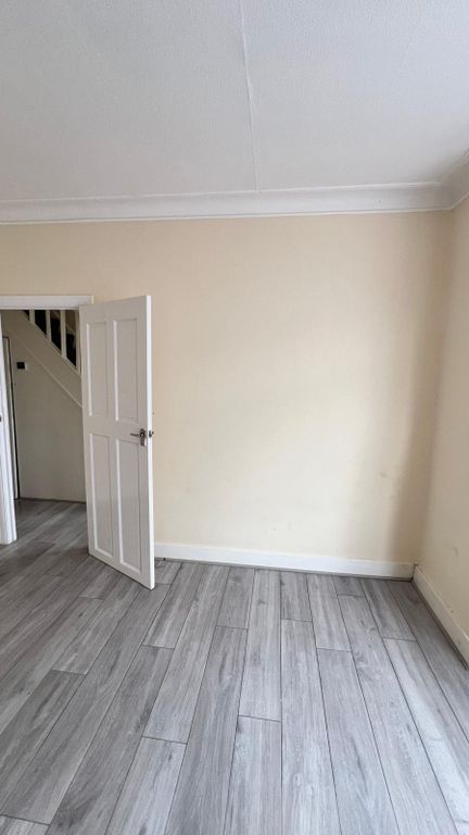 Property photo 3 of 11 Gallery