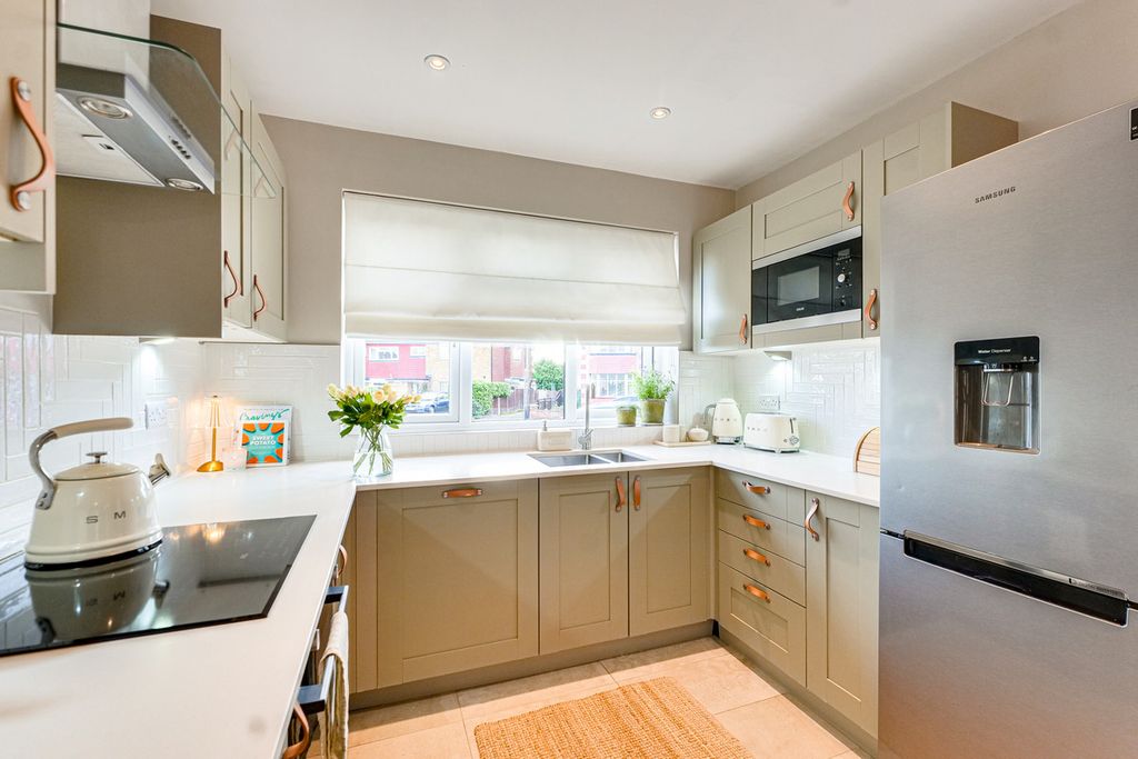 Property photo 2 of 36