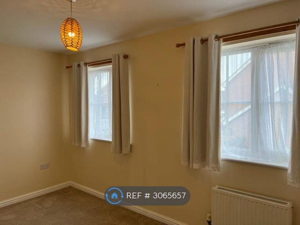 Property photo 3 of 6 Main Bedroom