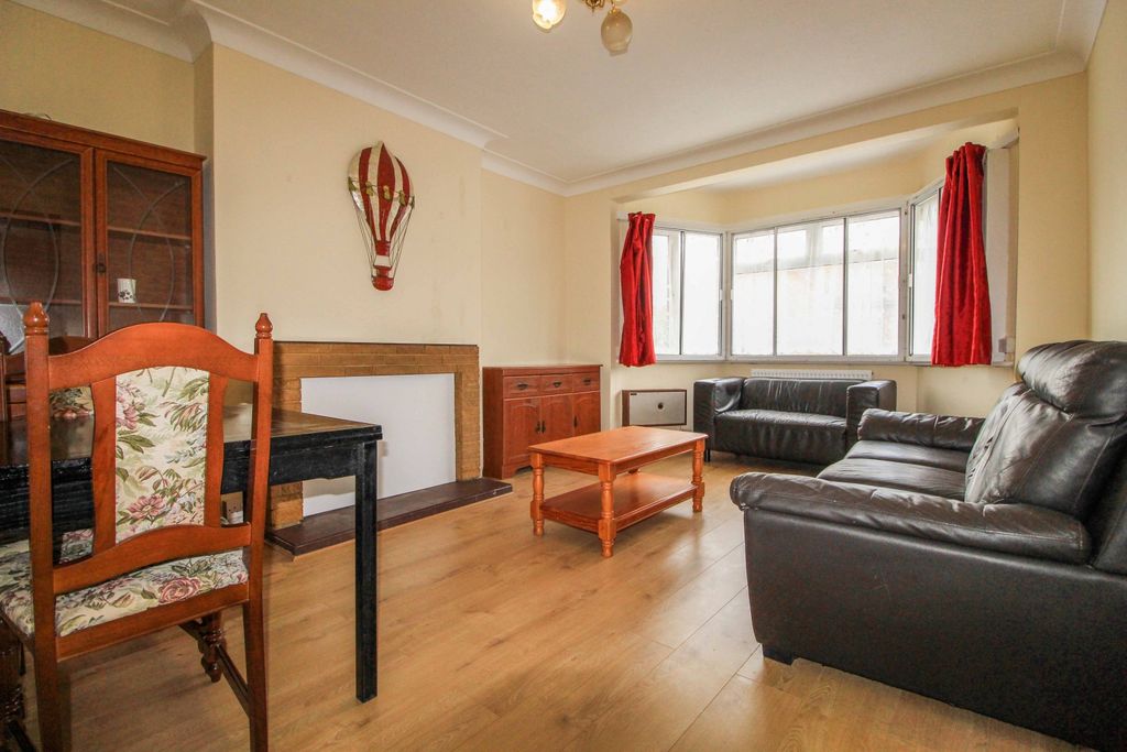 Property photo 3 of 17 Gallery