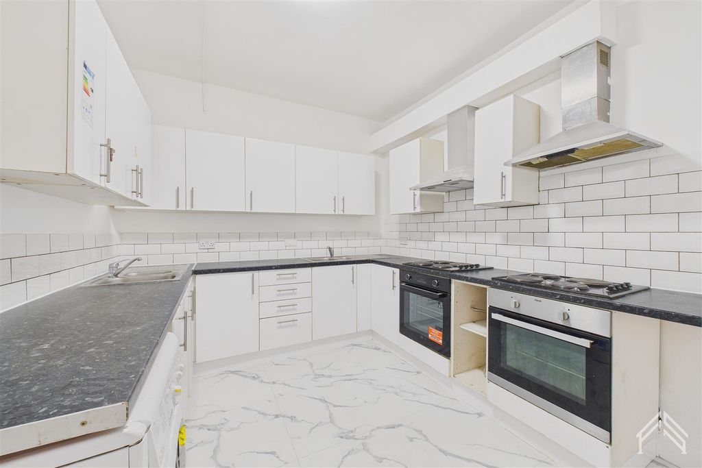 Property photo 2 of 8 Cam02700G0-Pr0398-Still004.Jpg