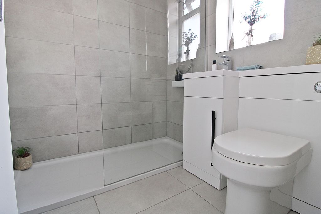 Property photo 3 of 22 Shower Room