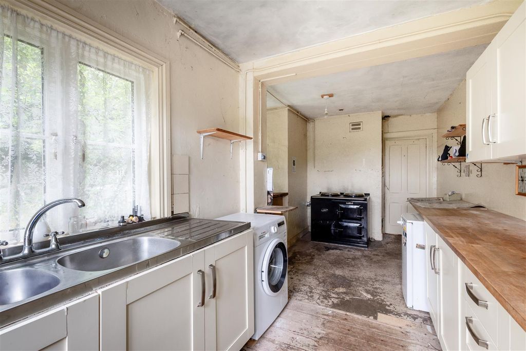 Additional image 6 of 5 bed semi-detached house for saleMuster Green South, Haywards Heath RH16