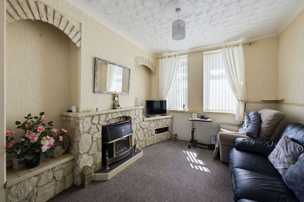 Property photo 3 of 37