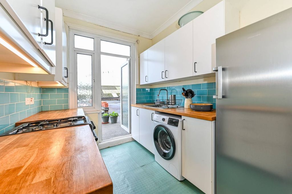Property photo 2 of 12