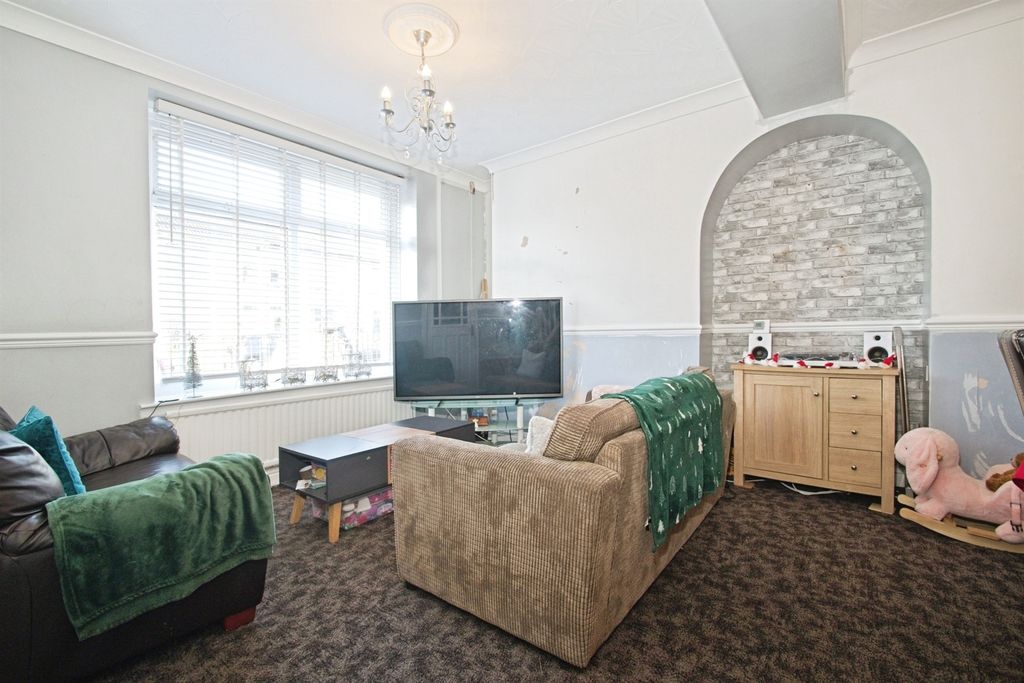 Property photo 3 of 11
