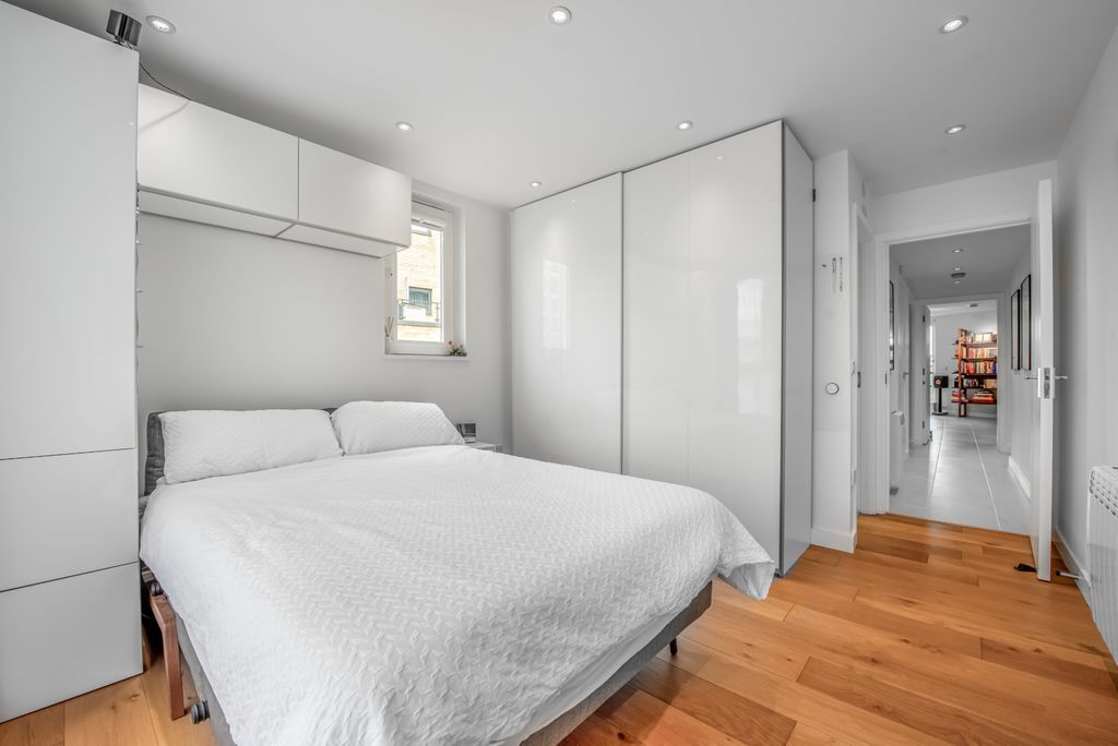 Property photo 3 of 17 Master Bedroom