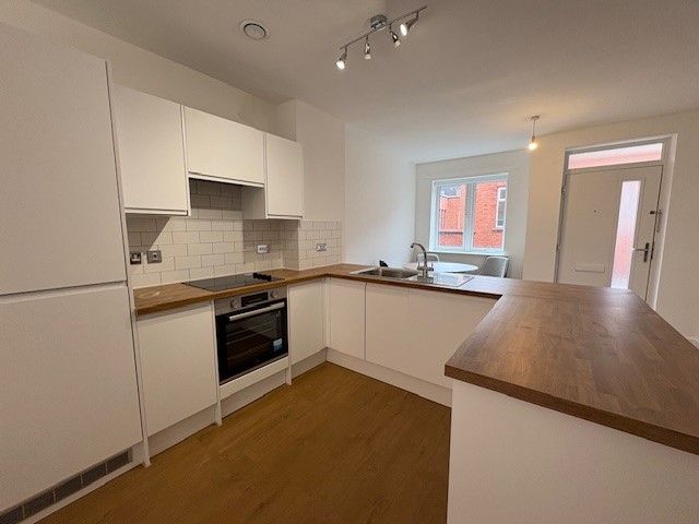 Property photo 3 of 9 Kitchen