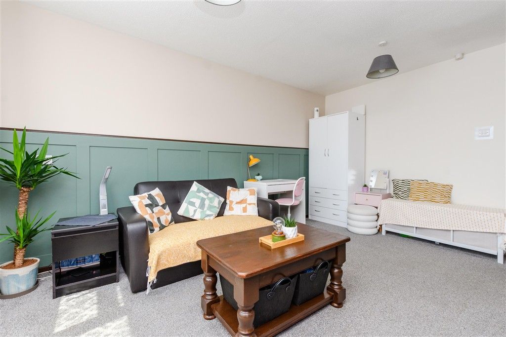 Property photo 1 of 6 Lounge