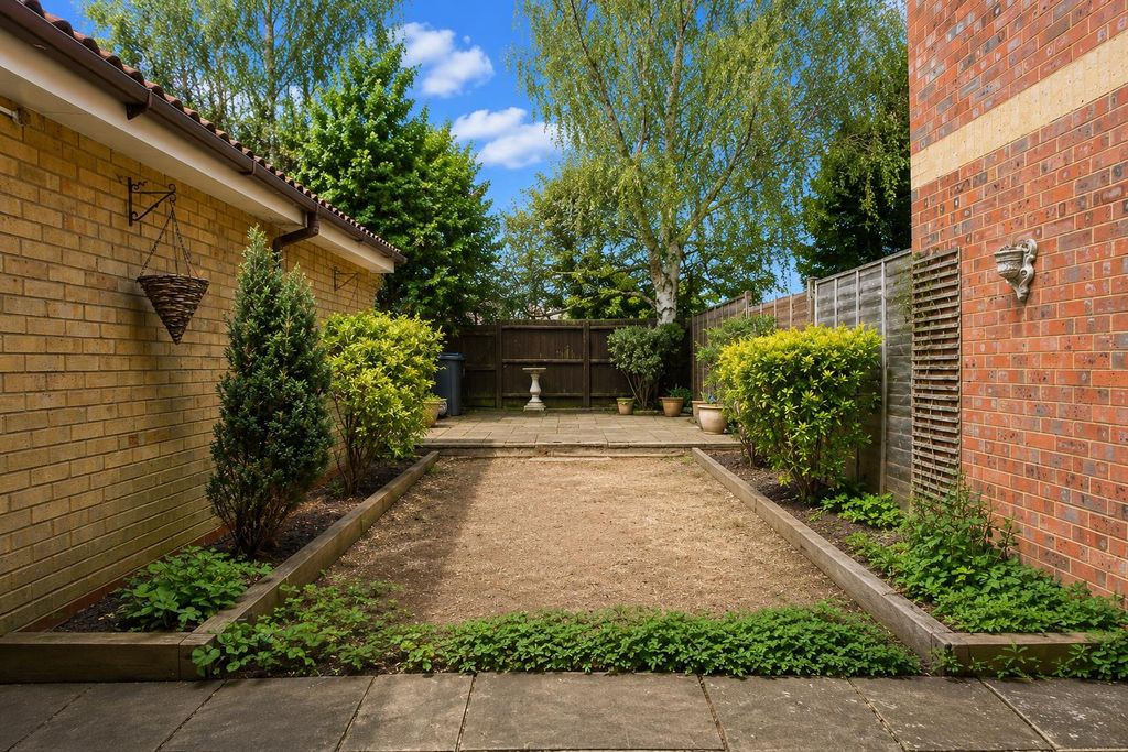 Property photo 3 of 17 Garden.Png