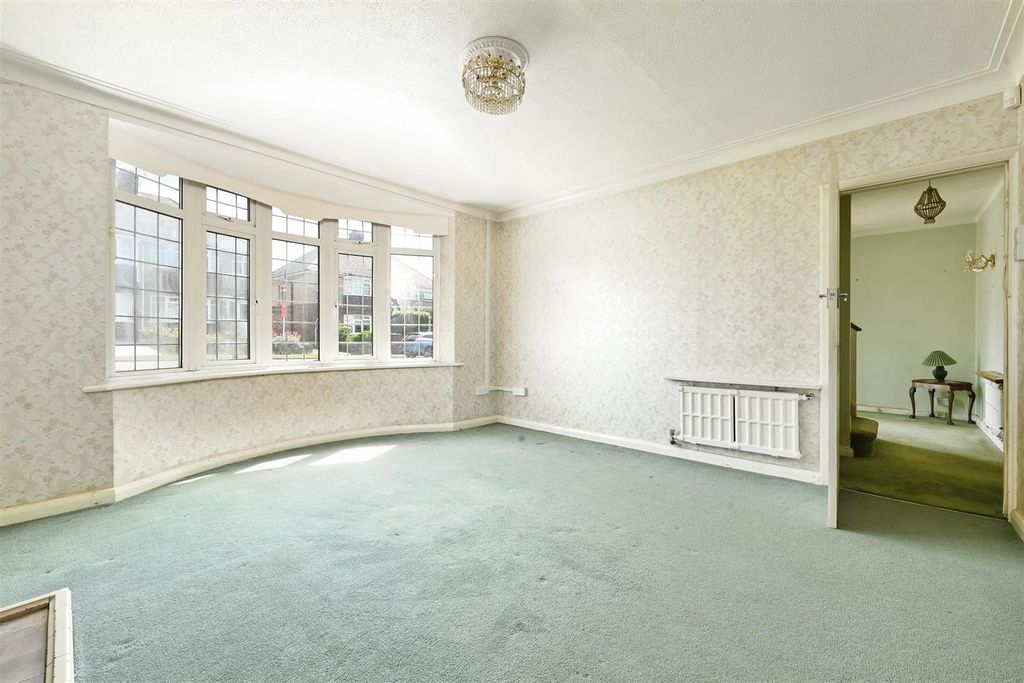 Property photo 3 of 25 Fairfield-Gardens-Bn41 (18).Jpg