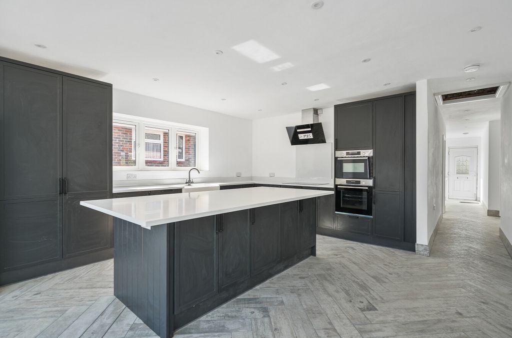 Property photo 3 of 15 1525985-16-6Ab659...