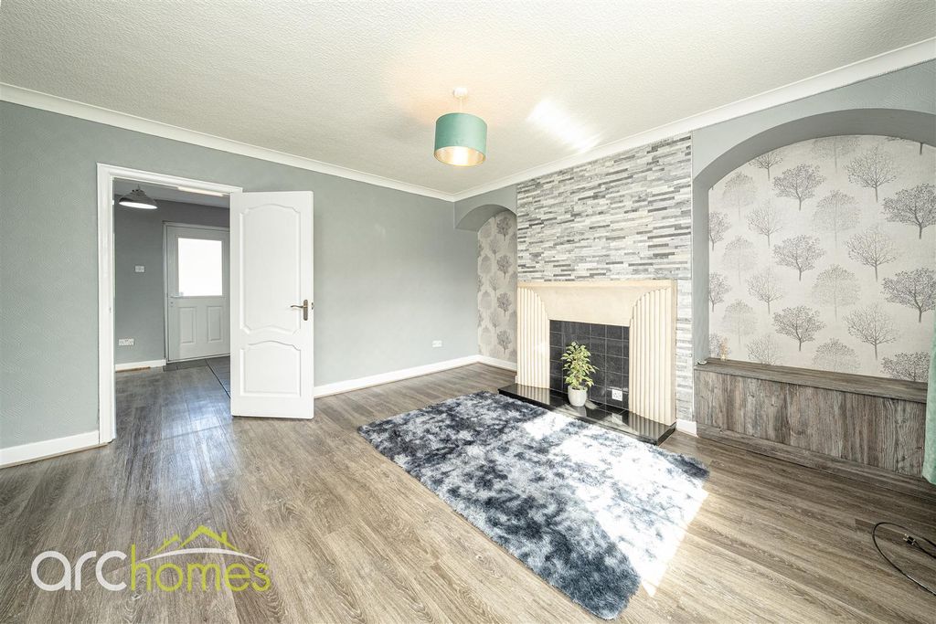 Property photo 2 of 17 Car Bank-9.Jpg