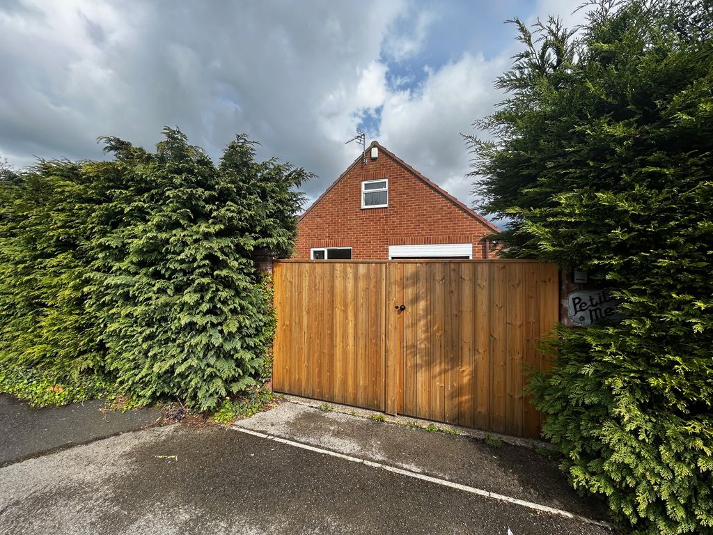 Property photo 2 of 21