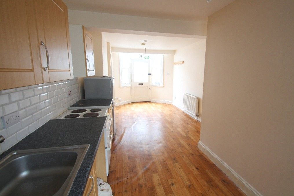 Property photo 3 of 9 Kitchen Breakfast Ar