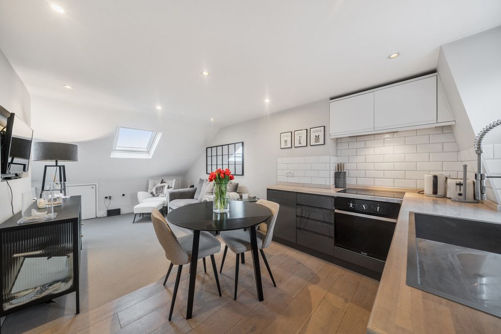 Property photo 2 of 8 1403572-9-6978c30...