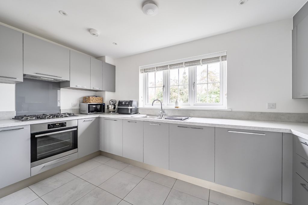 Property photo 3 of 21 4837422