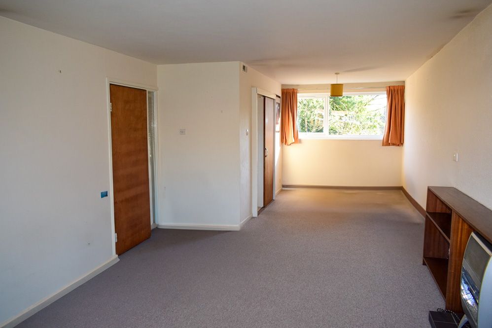 Property photo 3 of 10 Lounge 1