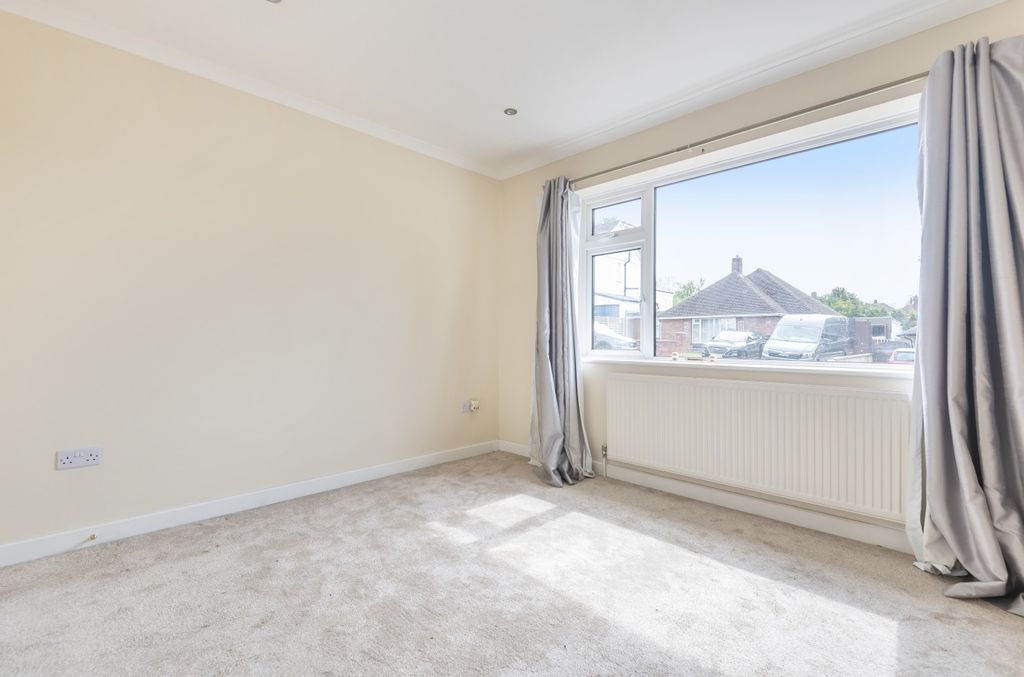 Property photo 3 of 15 845943 (4)
