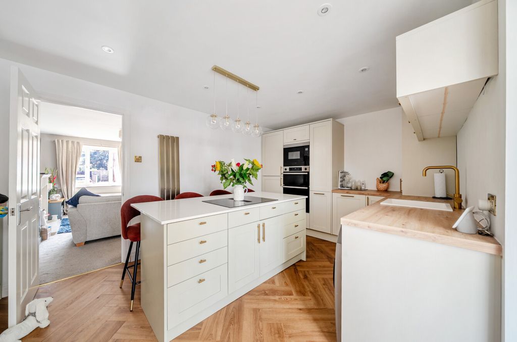 Property photo 3 of 20 1501754-11-6A7208...