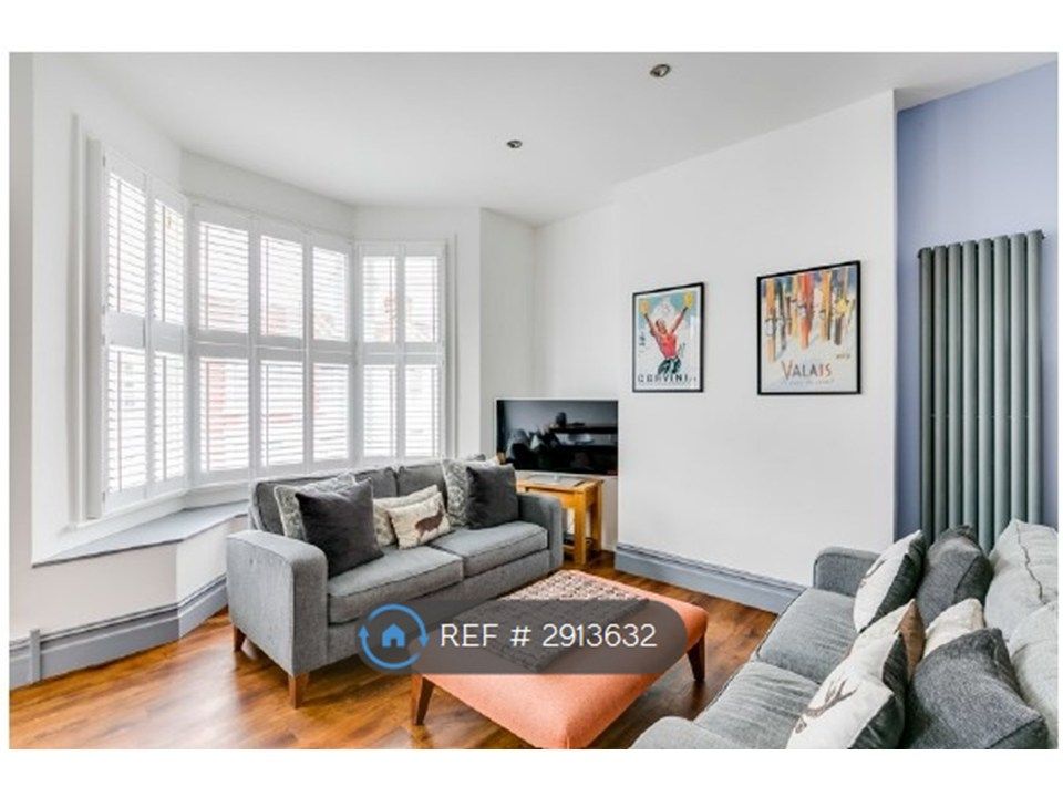 Property photo 1 of 12 Living Room