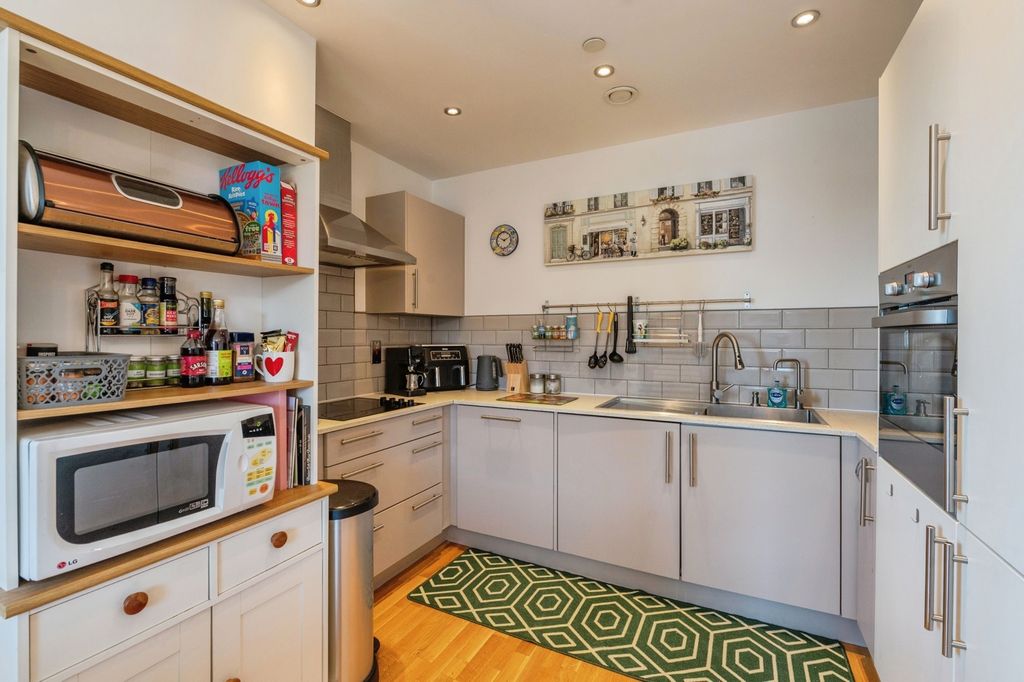 Property photo 3 of 16 Pbox-Img.Jpg