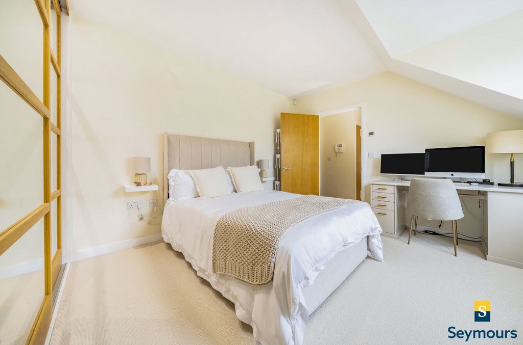 Additional image 15 of 2 bed flat for saleGuildford, Surrey GU1