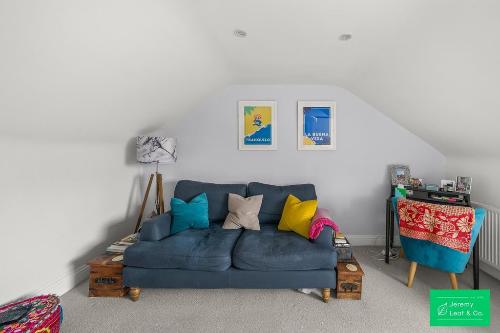 Property photo 3 of 15 Loft