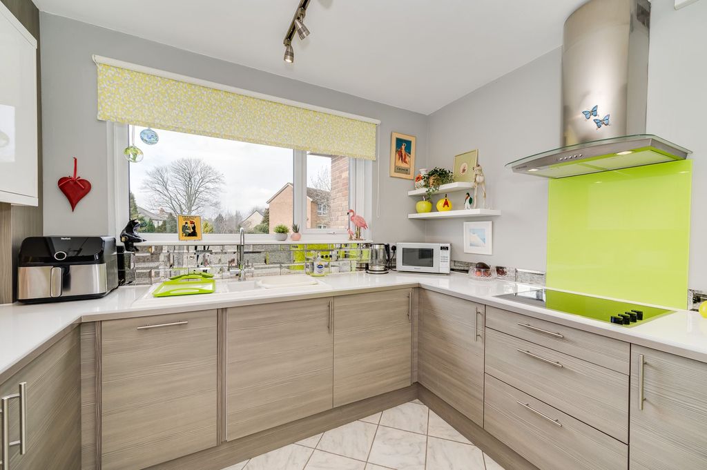 Property photo 2 of 25