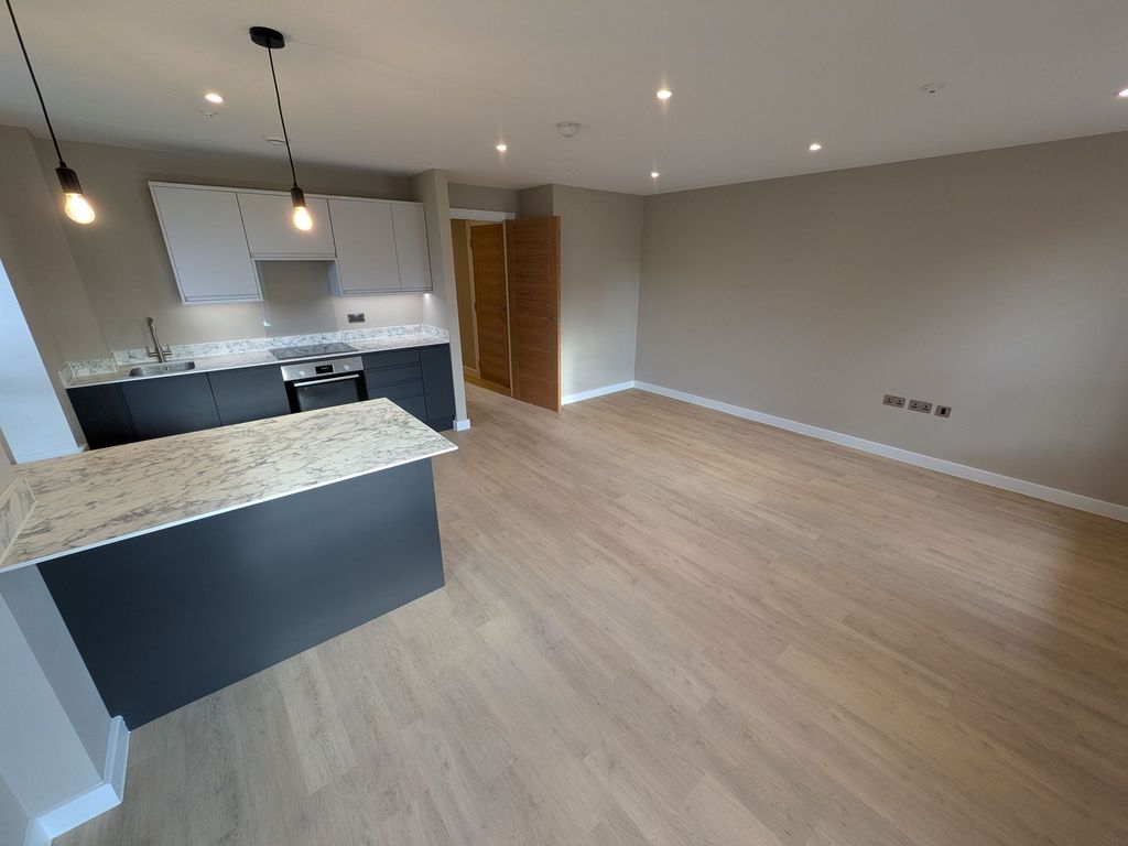 Property photo 1 of 15 Kitchen 2